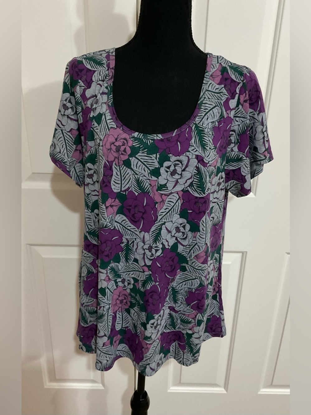 LuLaRoe XL Floral Scoop Neck Classic T